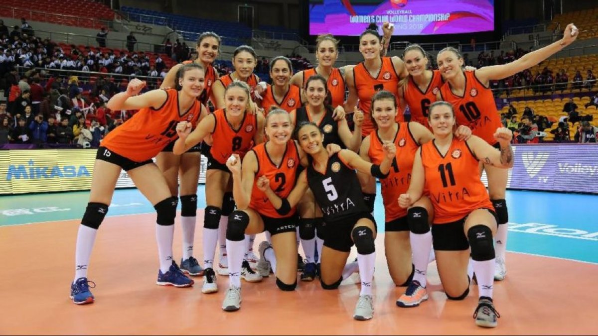 Eczacıbaşı VitrA, Kadınlar Dünya Kulüpler Voleybol Şampiyonası'nda yarı finale yükseldi