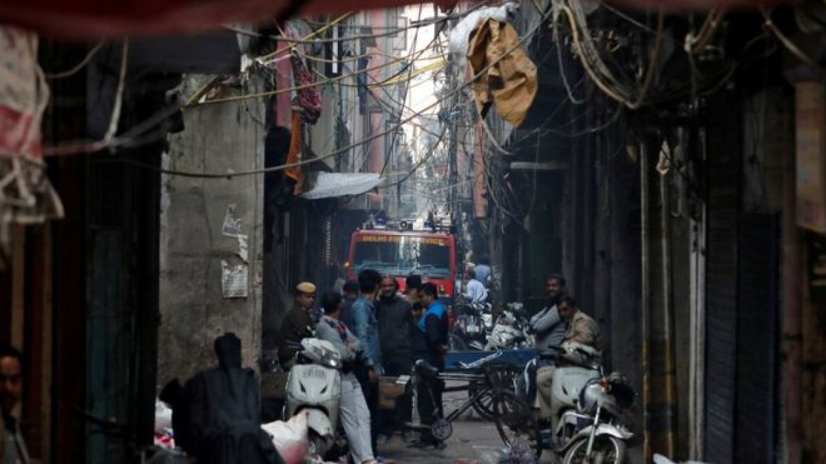 Hindistan'da fabrika yangını: En az 40 ölü