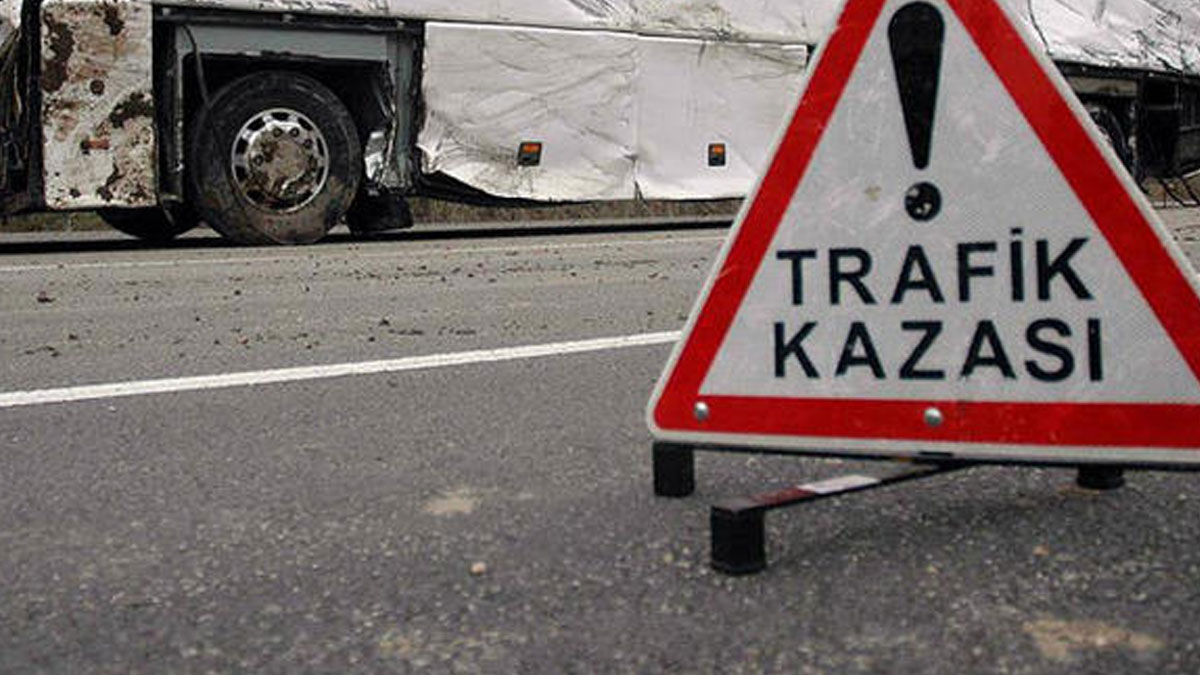 Burdur'da otomobille kamyonet çarpıştı: 1 ölü, 4 yaralı