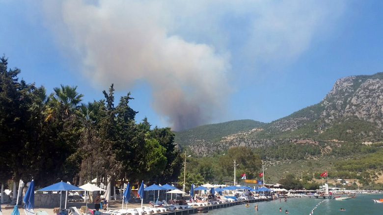 Muğla’da orman yangını: Alevlerin yaklaştığı Zeytinköy tahliye ediliyor