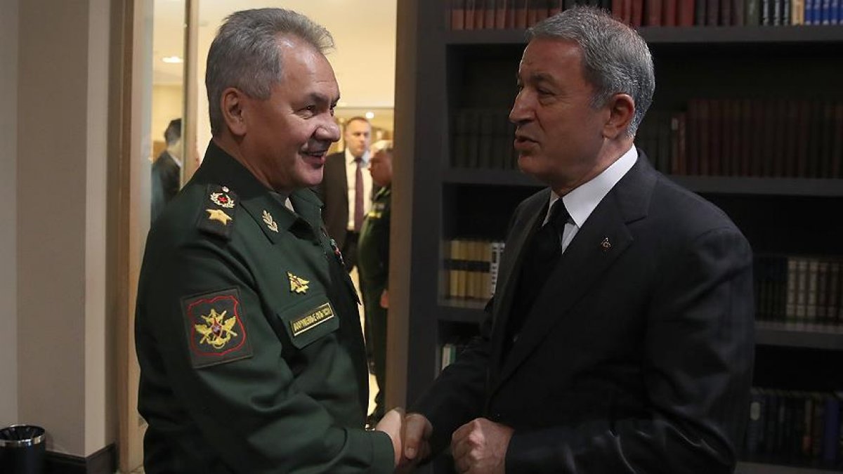 Hulusi Akar, Rus Savunma Bakanı ile görüştü