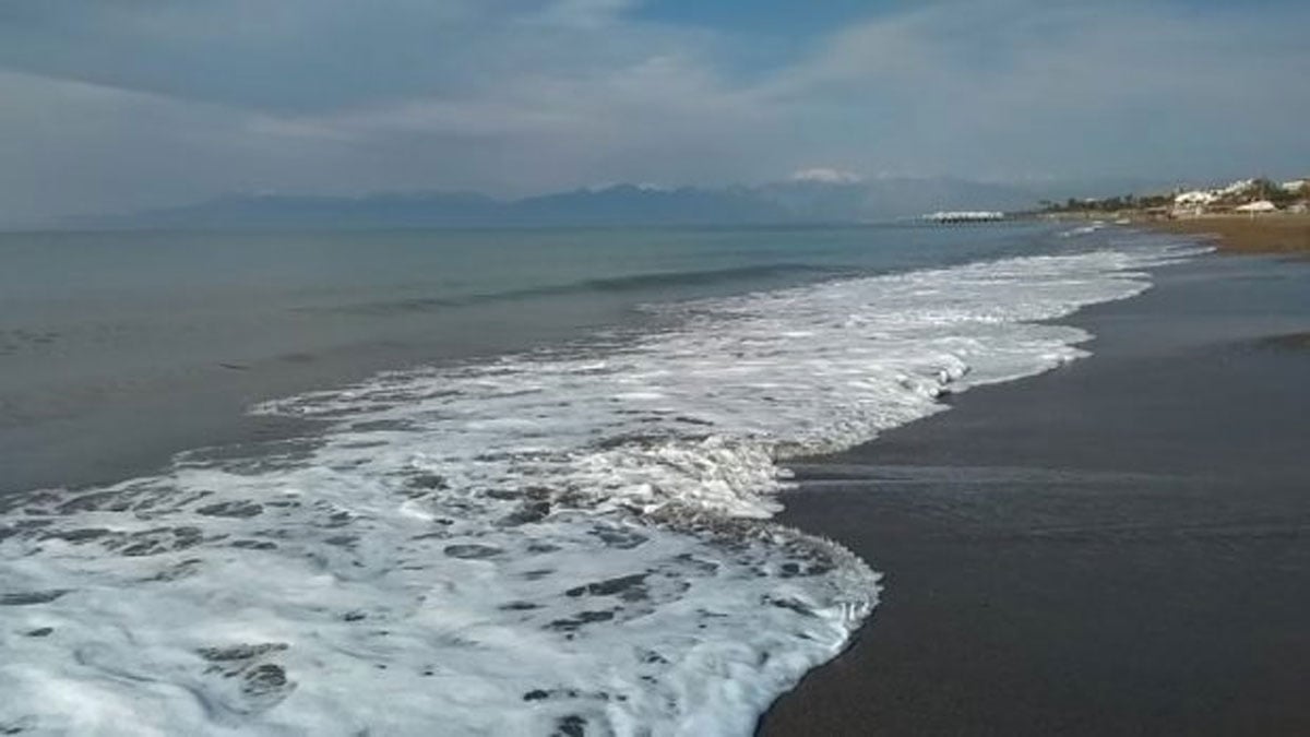 Bakanın oteli için halk plajı kaldırılıyor iddiası