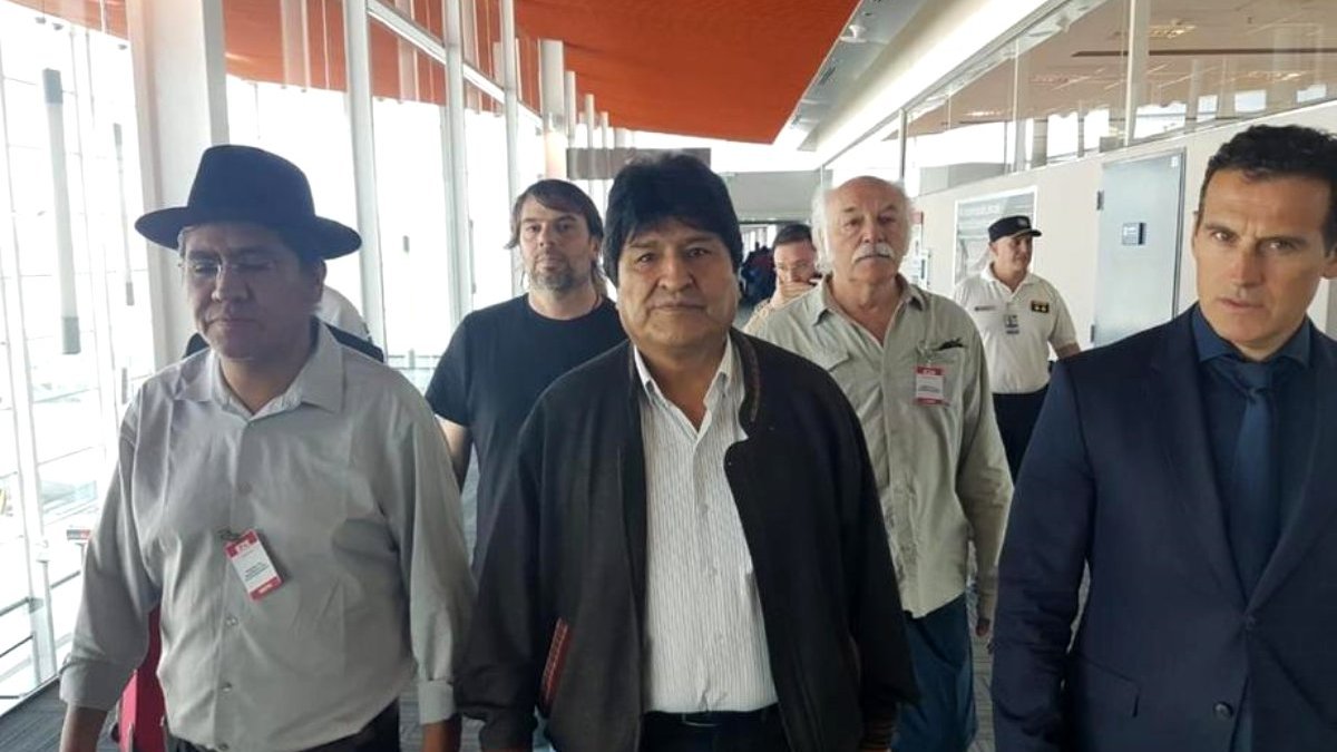 Morales 'siyasi sığınmacı' olarak Arjantin'e gitti