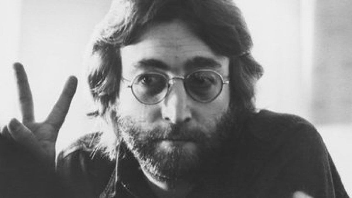 John Lennon'un gözlüğü rekor fiyata satıldı