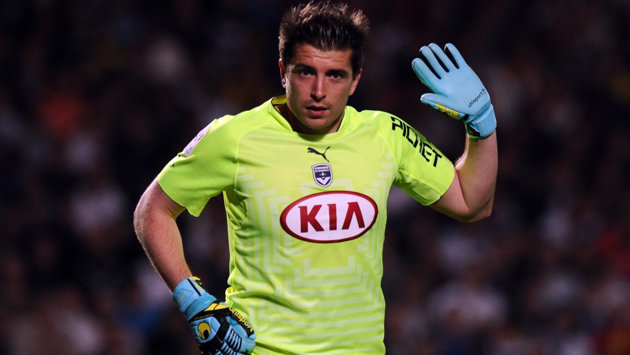 Galatasaray kaleci Cedric Carrasso'yu kadrosuna kattı