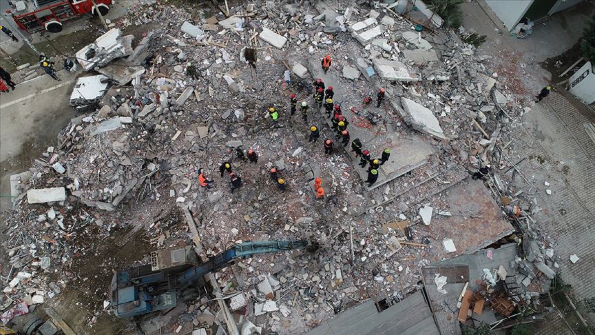 Arnavutluk'ta 51 kişinin öldüğü deprem sonrası 17 kişiye yakalama kararı