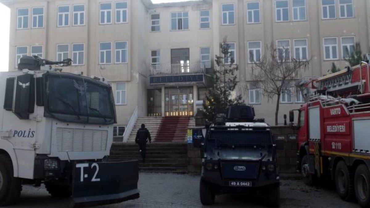 HDP'li Varto Belediyesinin eş başkanları gözaltına alındı
