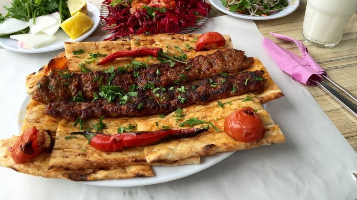 Hile bitmiyor: Adana kebabında 'talaş' tozu