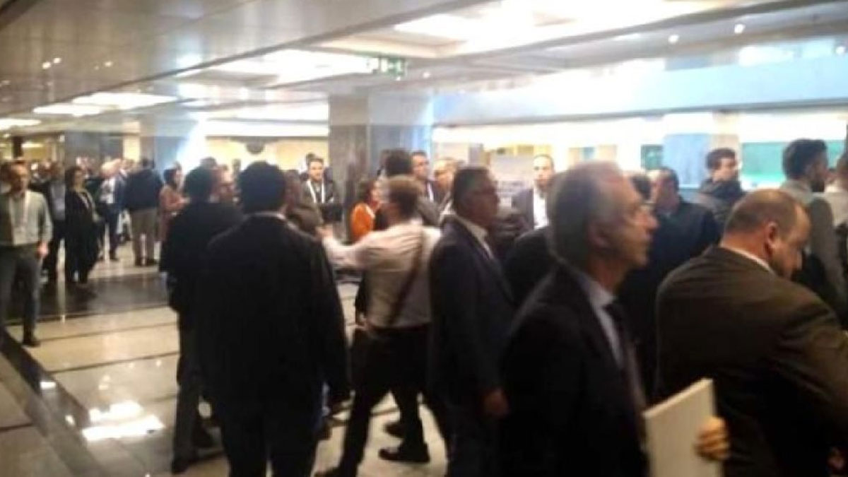 İBB çalıştayında Uber ve taksi şoförleri arasında gerginlik