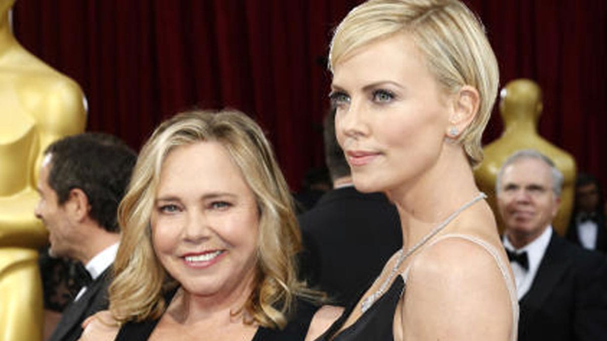 Ünlü oyuncu Charlize Theron: Annemin babamı öldürmesinden utanmıyorum