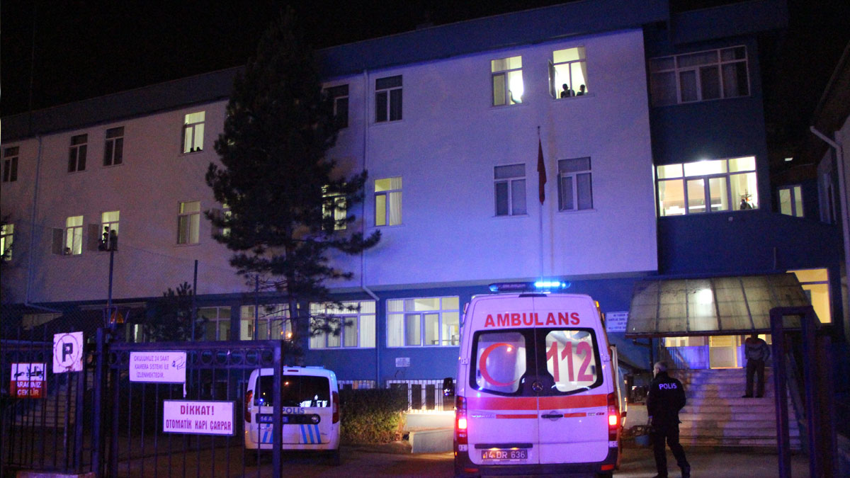 7 lise öğrencisi zehirlenme şüphesiyle hastaneye kaldırıldı