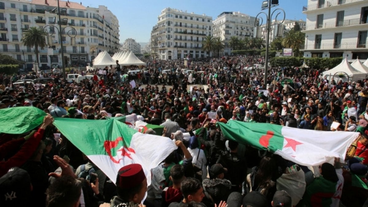 Cezayir'de cumhurbaşkanlığı seçimleri protesto edildi