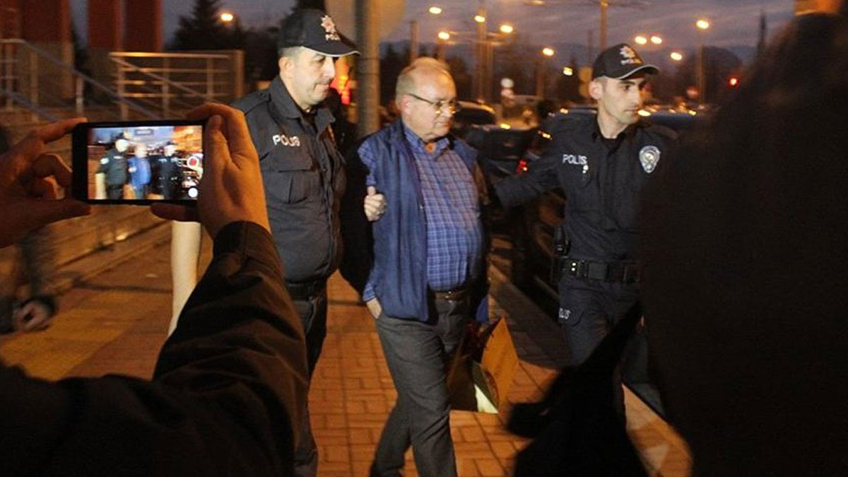 Kendisini MHP Genel Başkan Yardımcısı olarak tanıttı, tutuklandı