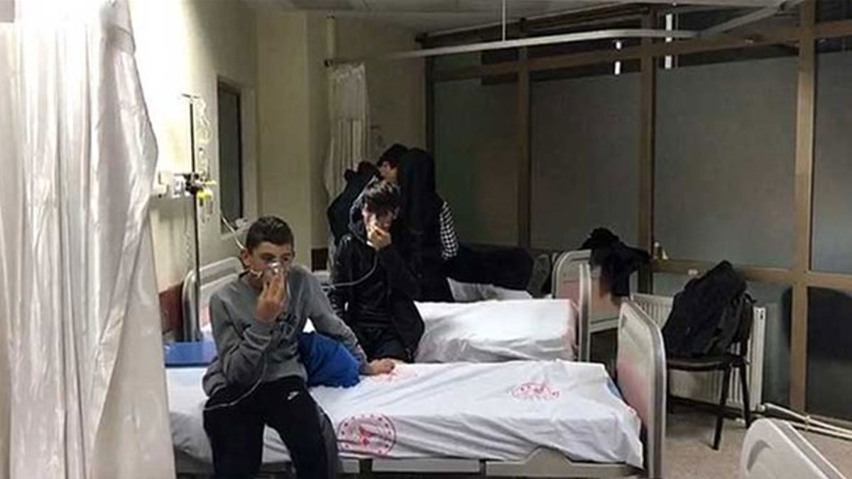 Eğitimde biber gazı sıkıldı: Yurttaki 29 öğrenci hastaneye kaldırıldı