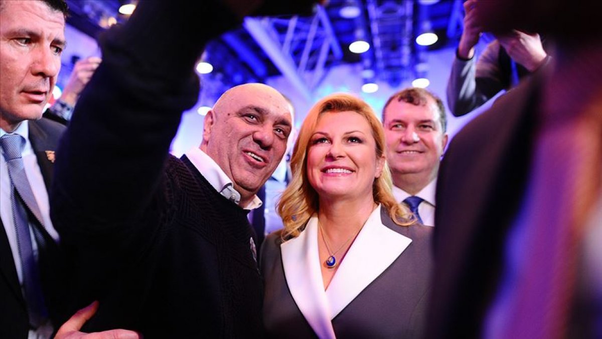 Hırvatistan'daki cumhurbaşkanlığı seçimde ikinci tura Milanovic ile Kitarovic kaldı