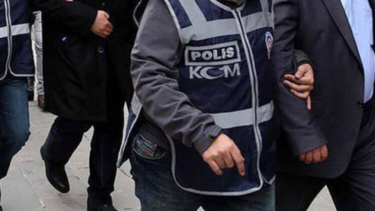 İzmir'de FETÖ operasyonu: 43 tutuklama