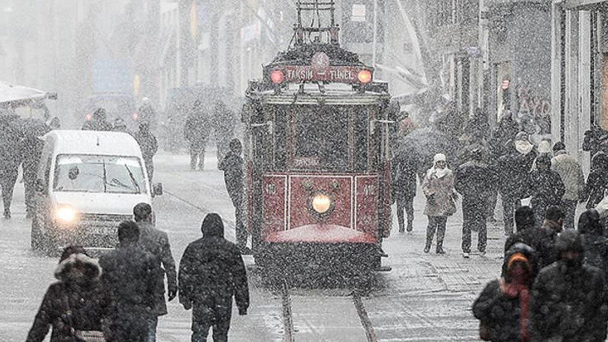 Kar geliyor: Meteoroloji İstanbul için saat verdi