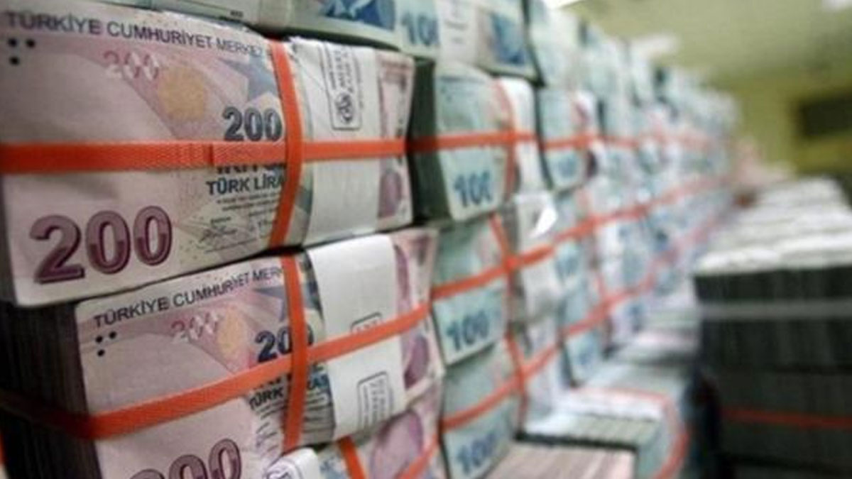 Bu bir 'şakkadak' haberidir: Türk Lirası'nı korumak için piyasaya bir yılda 100 milyar dolar sürüldü