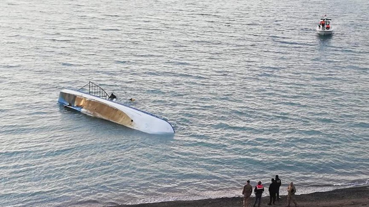 Van Gölü’nde tekne battı: 7 ölü