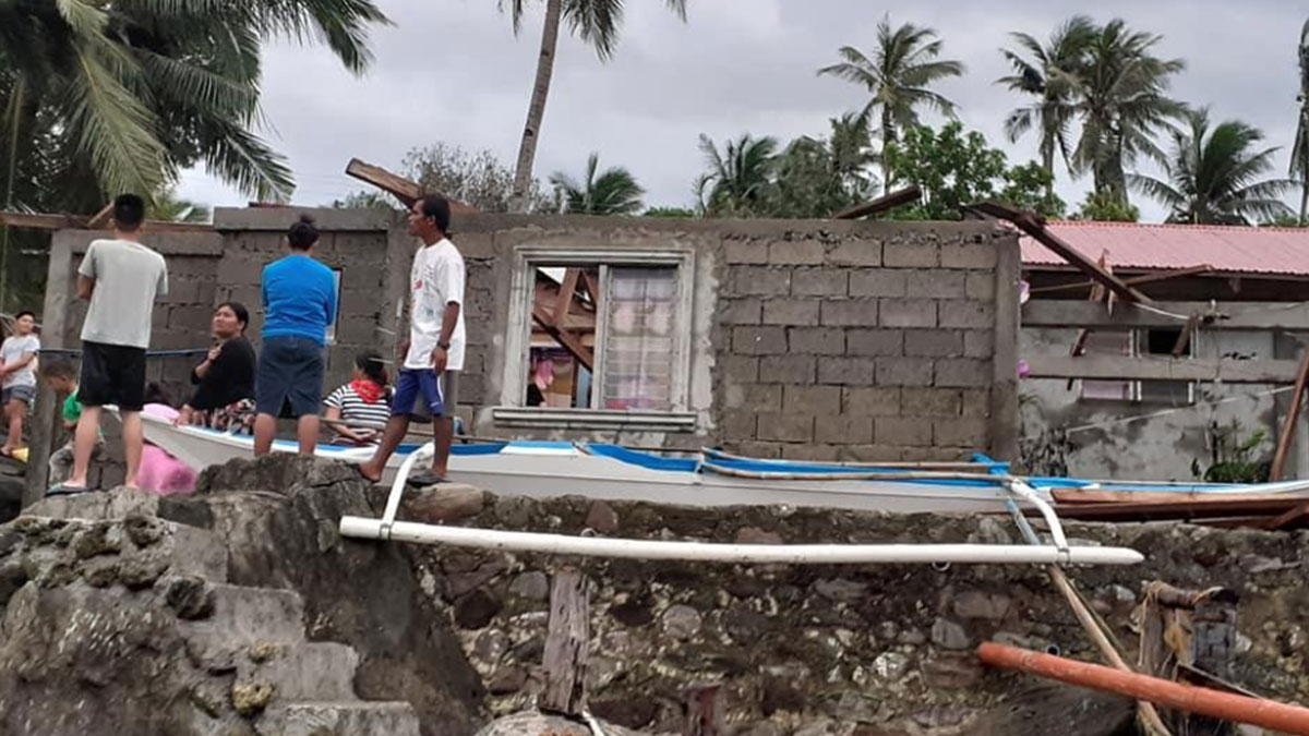 Filipinler'de yaşanan tayfun felaketinde 13 kişi yaşamını yitirdi