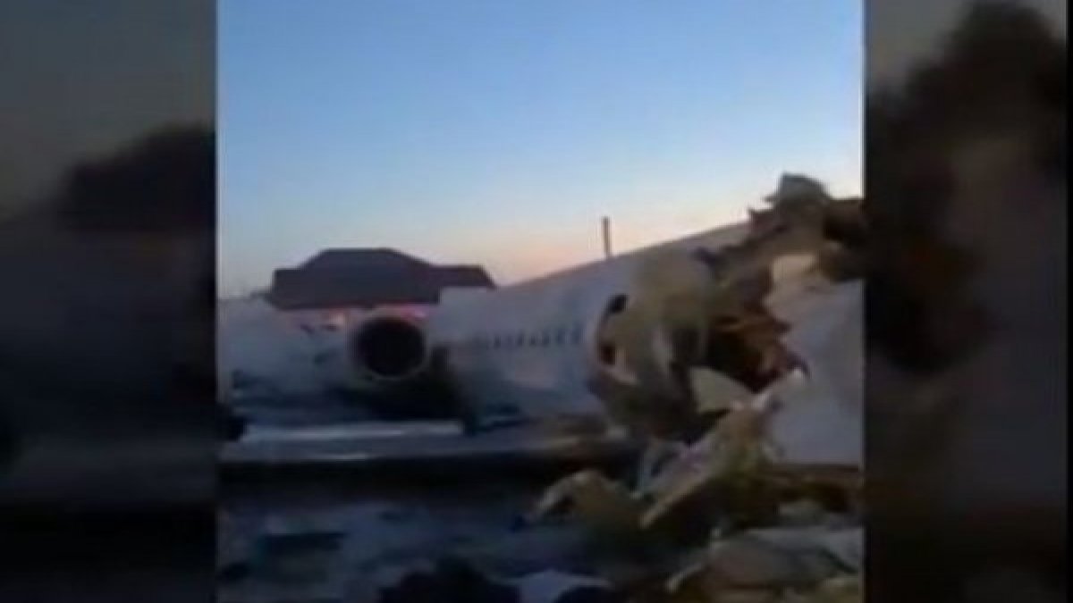 Kazakistan’da yolcu uçağı düştü: Çok sayıda ölü var