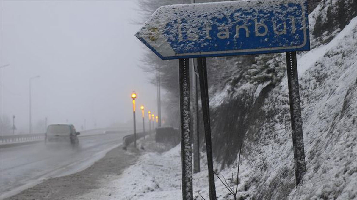 İstanbul'a mevsimin ilk karı yağdı