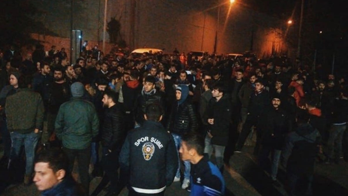 Trabzonspor taraftarı Ünal Karaman için ayağa kalktı