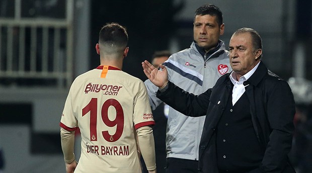 Galatasaray 5 futbolcusuyla yollarını ayırıyor