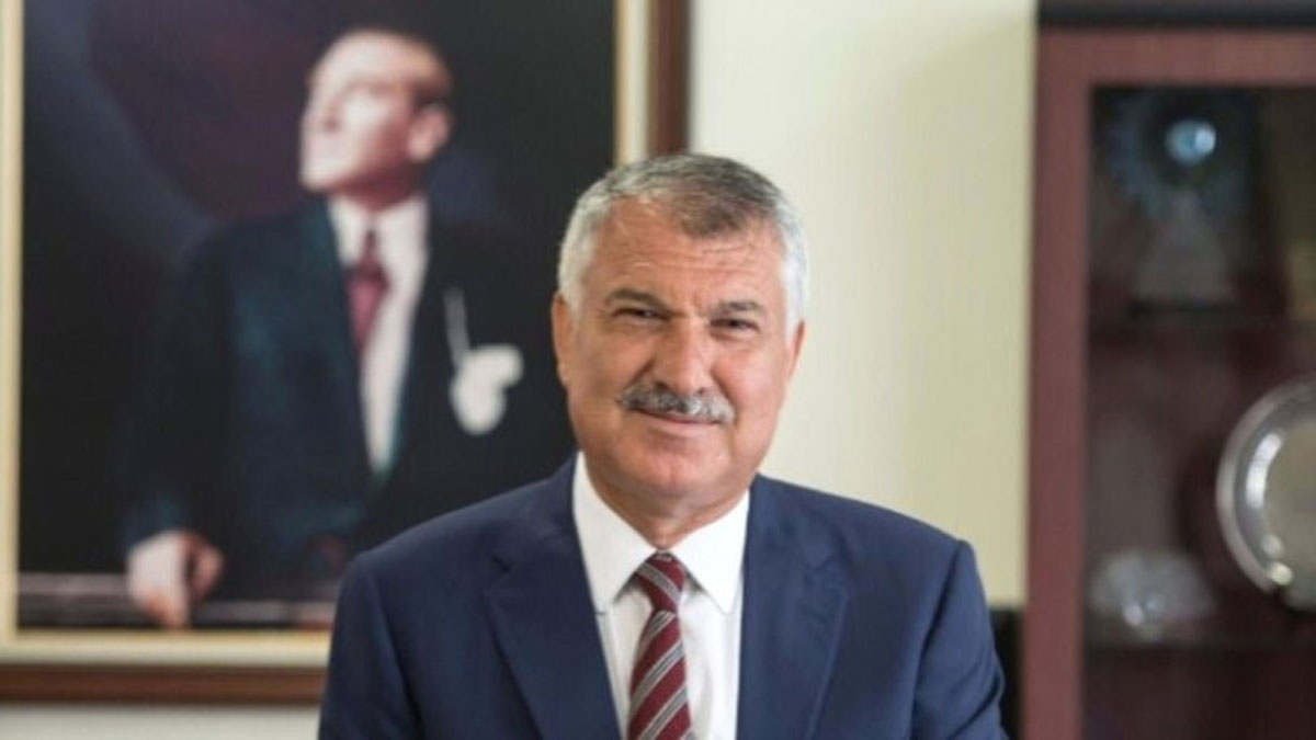 Adana Büyükşehir Belediye Başkanı Zeydan Karalar otobüs fiyatlarına zam yaptı ve özür diledi