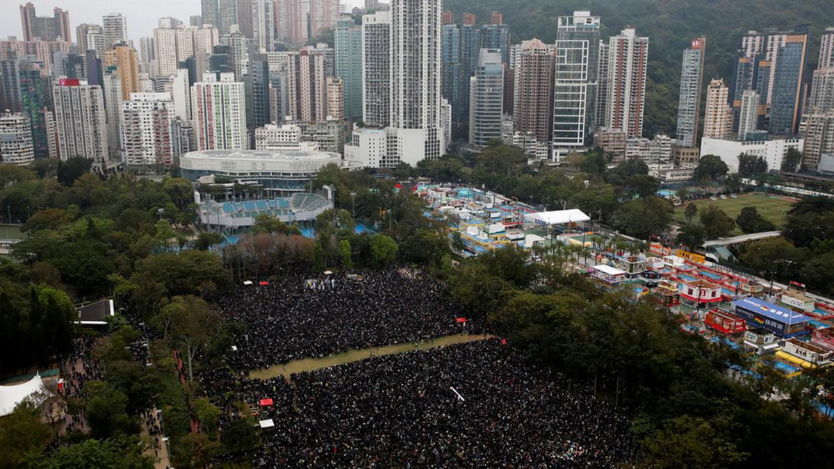 Hong Kong'da yeni yılın ilk günü protestolarla başladı