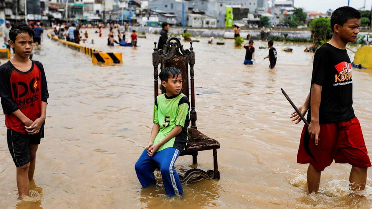 Endonezya'da sel felaketi: 21 kişi öldü, on binlerce kişi tahliye edildi
