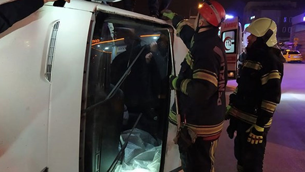 Denizli'de belediye otobüsüyle minibüs çarpıştı: 3 yaralı