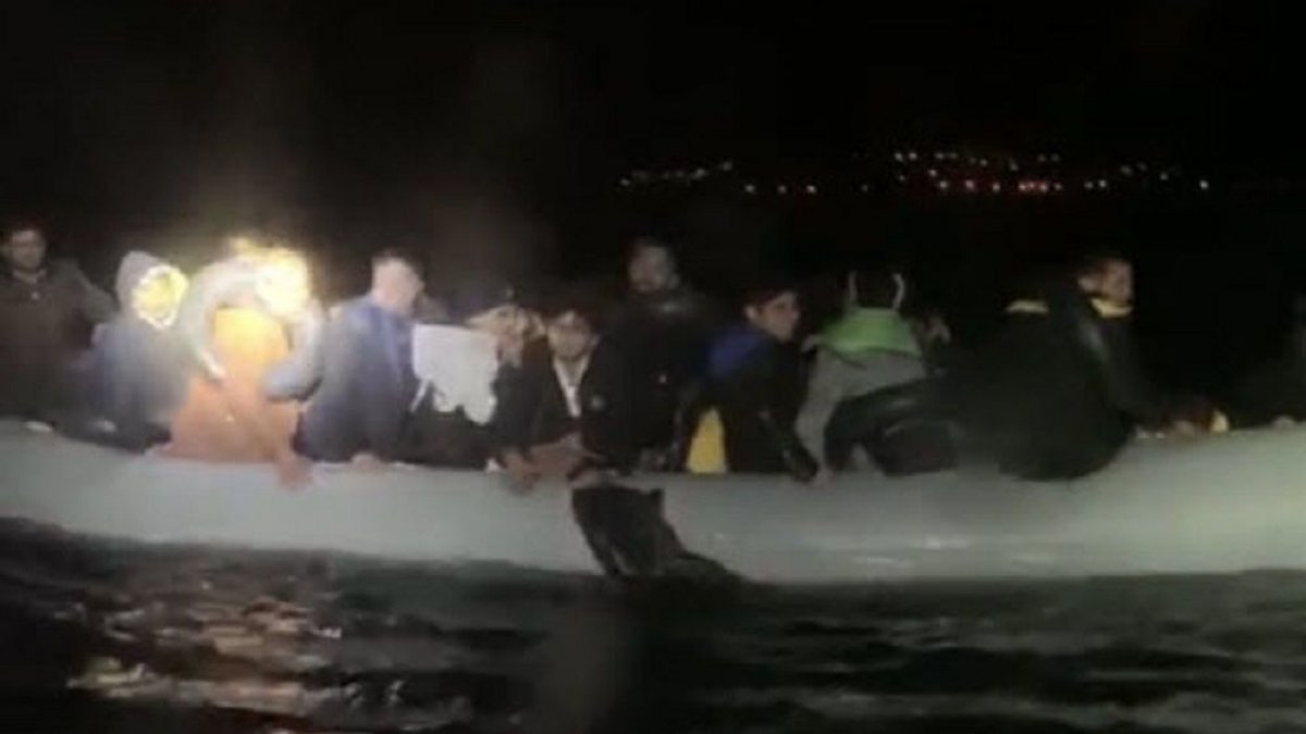İzmir'de göçmen botuyla Sahil Güvenlik botu çarpıştı: 4 ölü