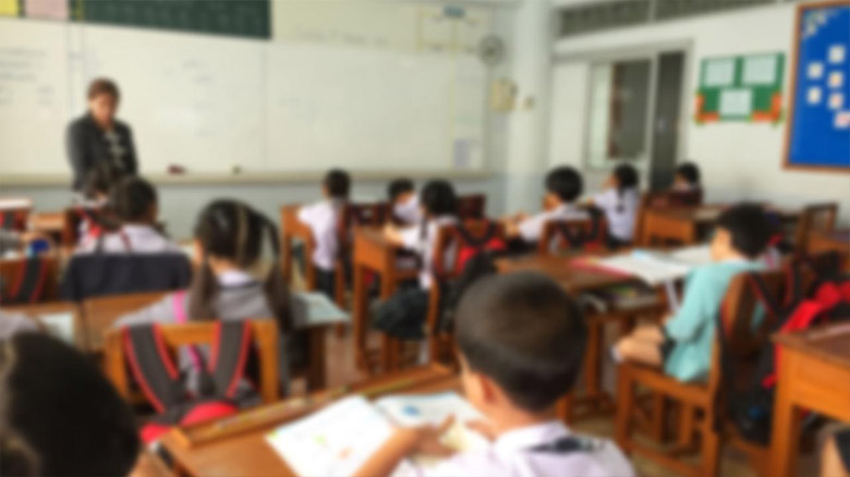 Skandallar bitmiyor: İlkokul öğrencilerine etek yasağı