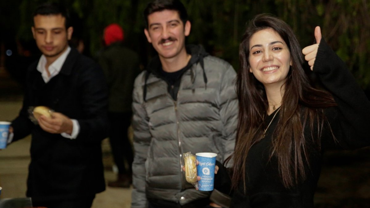 Antalya Büyükşehir Belediyesi'nden yurttaşlara ücretsiz çorba