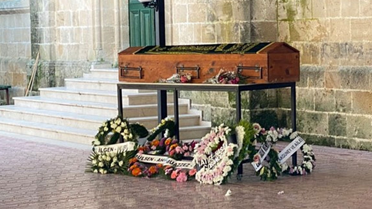 Cenazeler karıştı: Bakanın dayısını İngiliz mezarlığına defnettiler