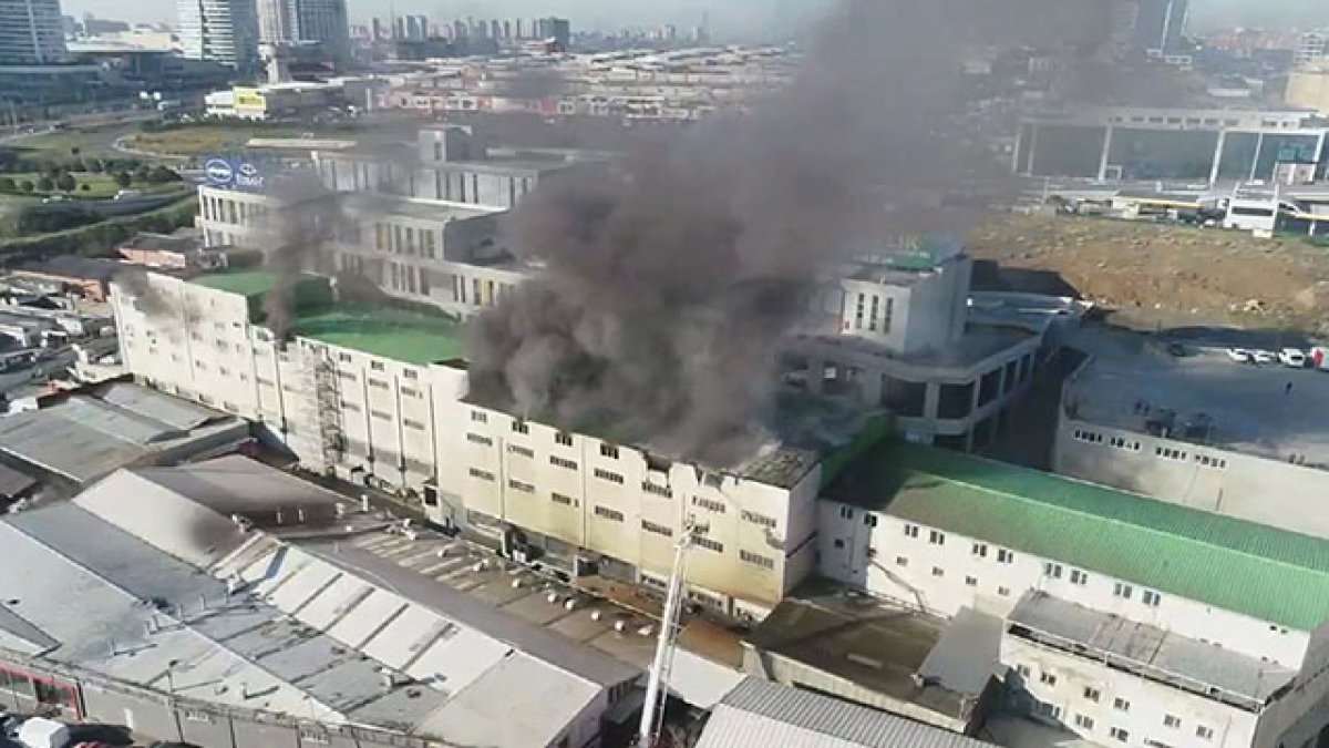 Başakşehir'de işyerinde yangın