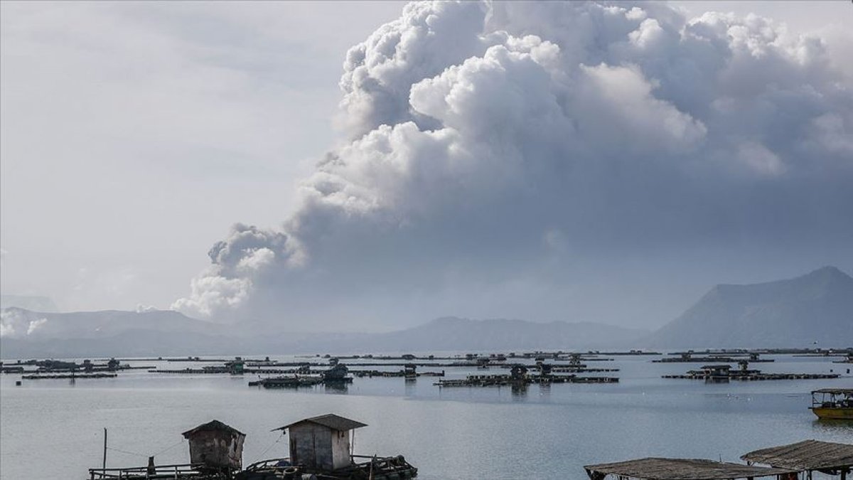 Filipinler'de Taal Yanardağı'nda ikinci patlama