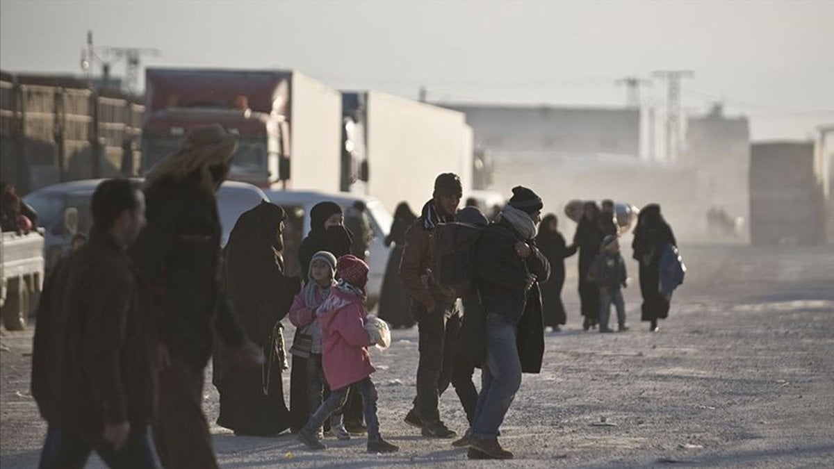 AA: 13 bin kişi daha İdlib'den Türkiye sınırına yakın bölgelere göç etti