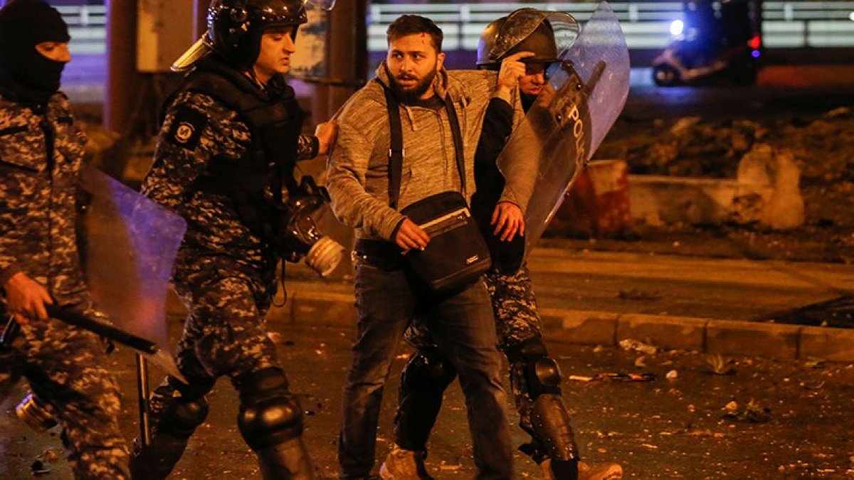 Lübnan'da göstericilerle güvenlik güçleri arasındaki arbedede 70 kişi yaralandı