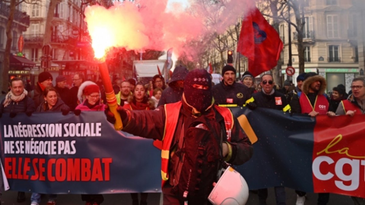 Fransa’da eylemci işçiler Paris’in elektriğini kesti