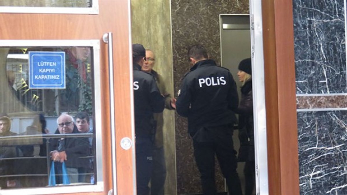 Kadıköy'de apartman boşluğuna düşen işçi yaşamını yitirdi