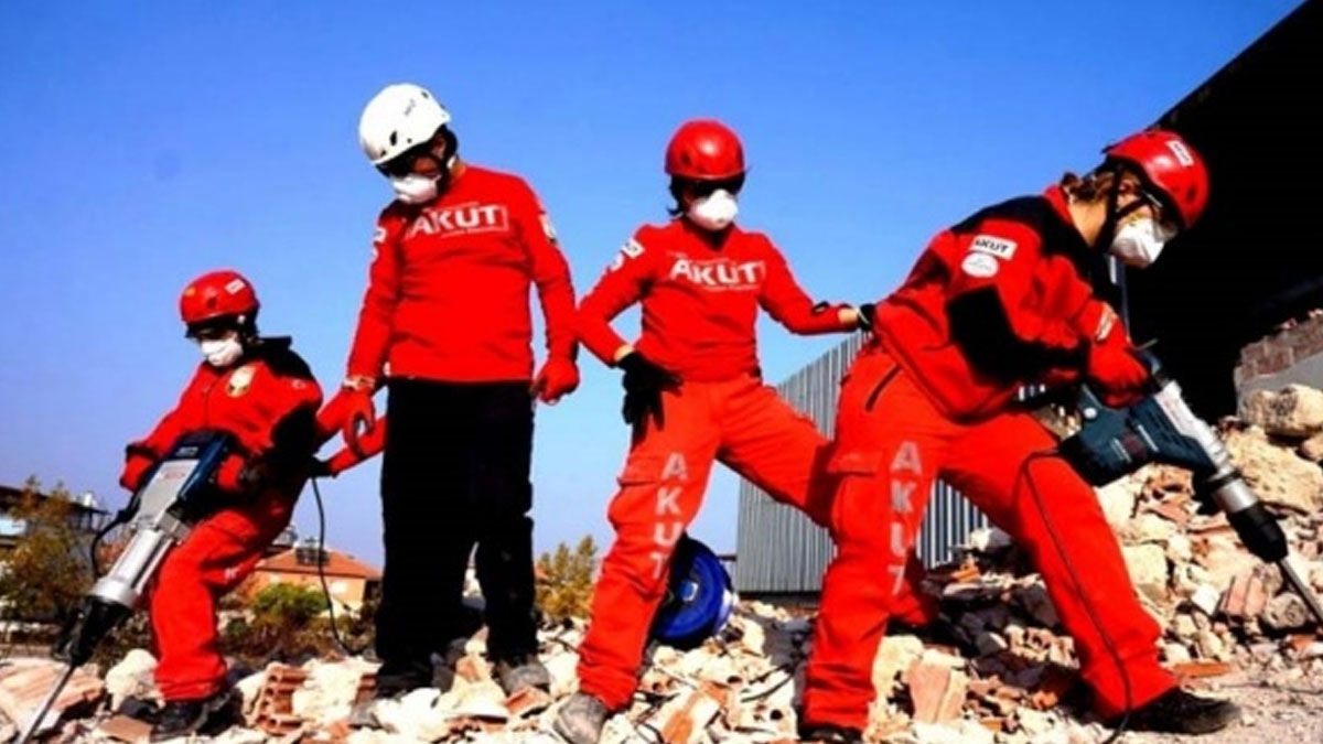 Elazığ depreminin ardından AKUT'tan ilk açıklama