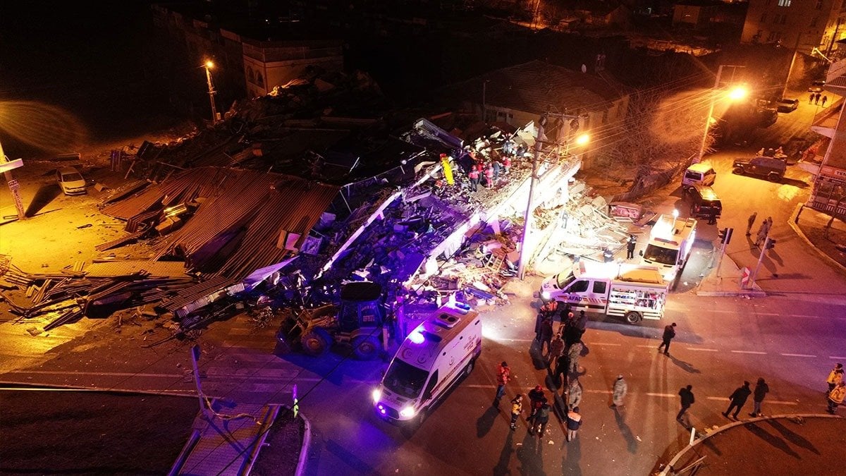 Çevre ve Şehircilik Bakanı Kurum: Elazığ'da 5, Malatya'da 25 bina yıkıldı