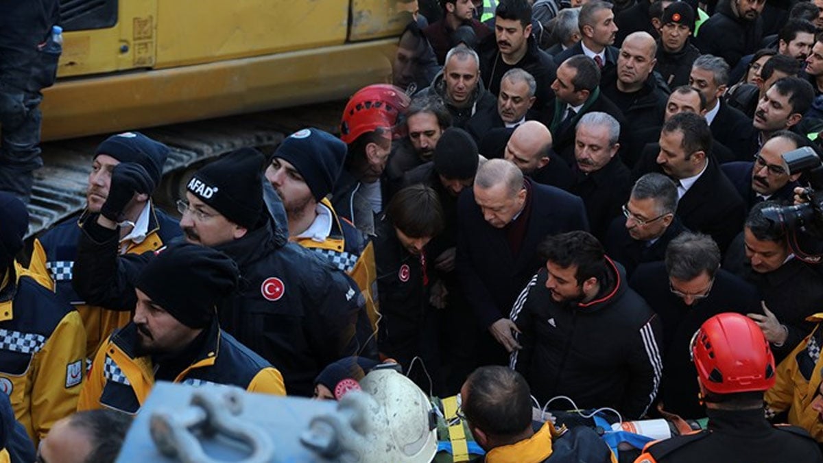 AFAD daire başkanı 'gönderin' talimatını verdi, enkazdan çıkarılan yaralı Erdoğan’ın yanına getirildi