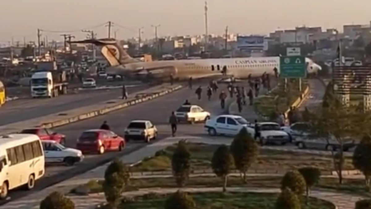 İran'da yolcu uçağı pistten çıktı