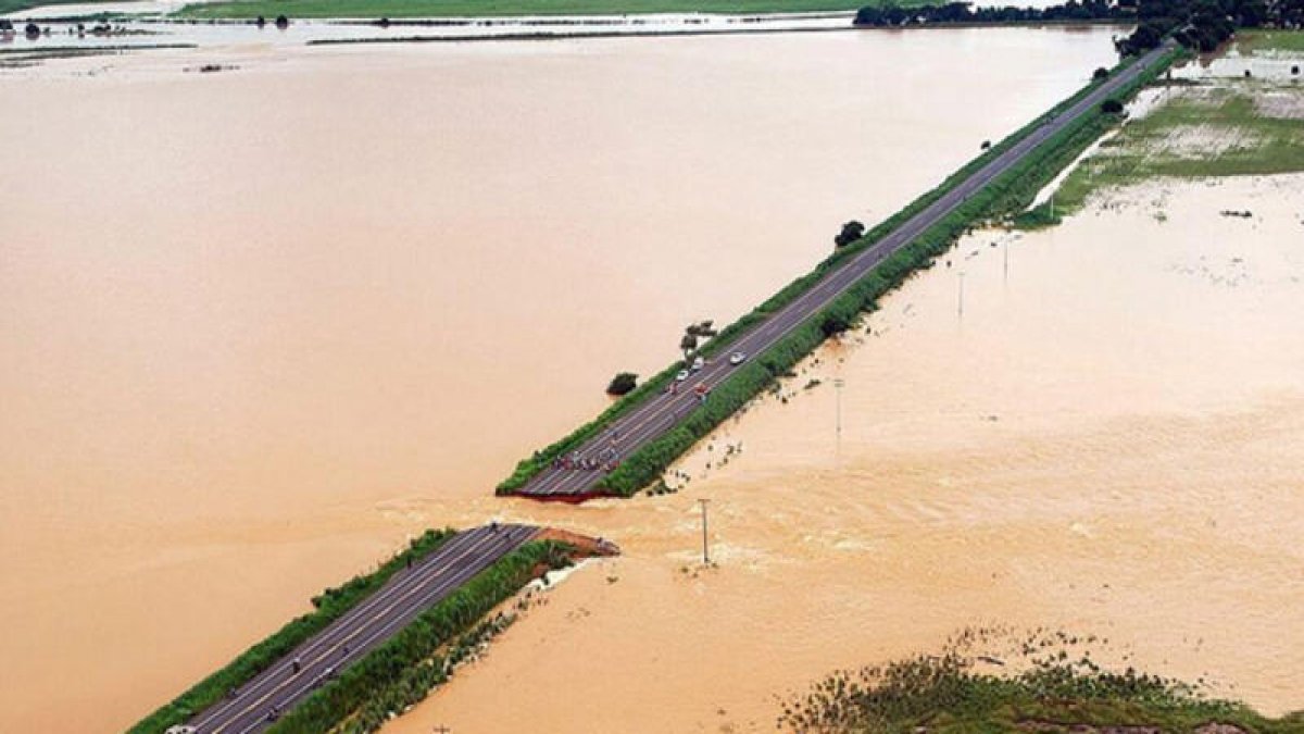 Brezilya'da yaşanan sel felaketinde hayatını kaybedenlerin sayısı artıyor