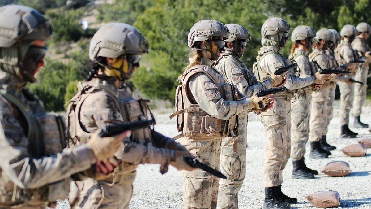 Türkiye'de ilk kadın askerler komando jandarma astsubay olarak görev alacak