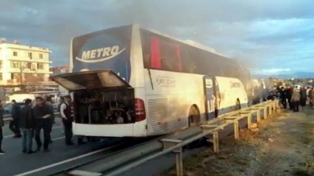 Metro Turizm'e ait yolcu otobüsü alev alev yandı