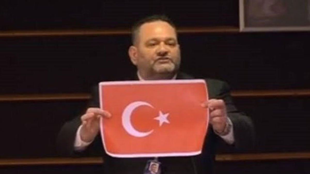 Irkçı vekilin Türk bayrağını yırtmasına yaptırım